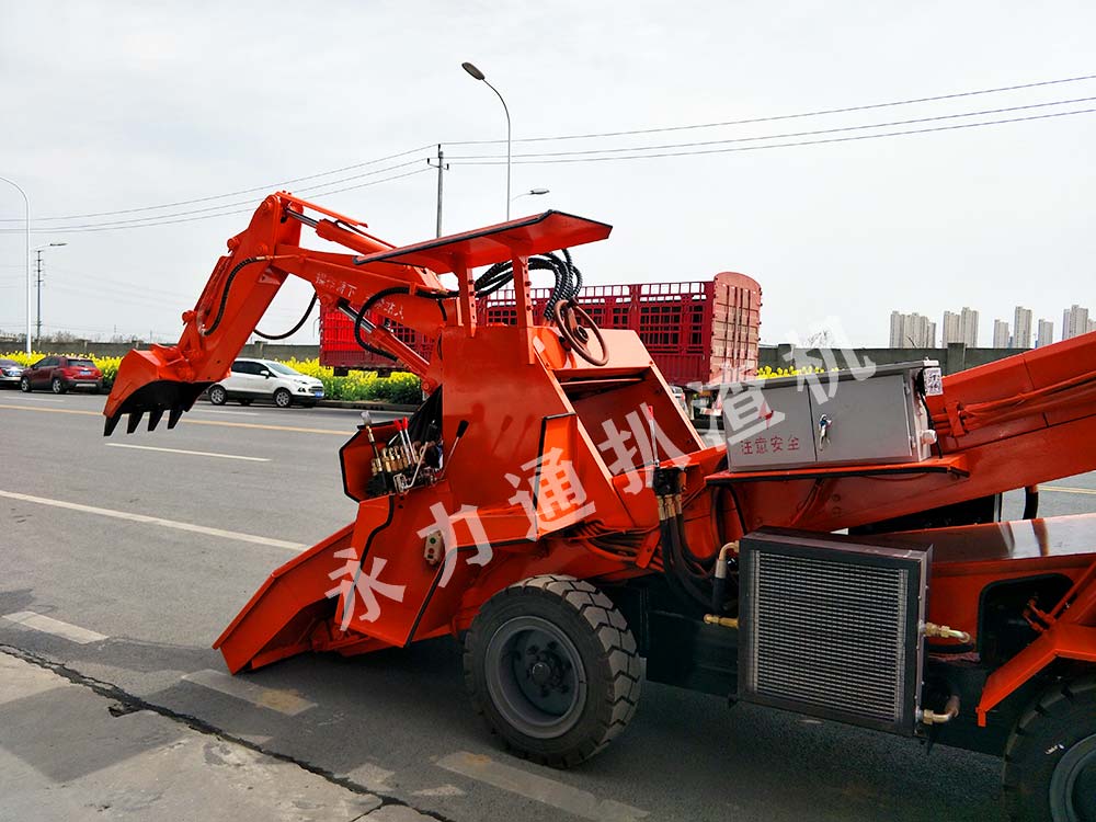 永力通扒渣機發車 (17).jpg